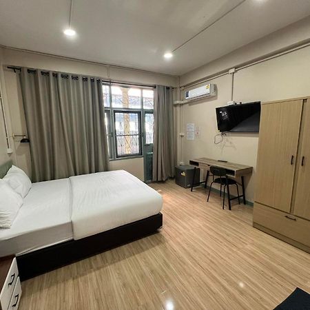 Bangwa House - Mrt Bangwa Station Hotel Bangkok Bagian luar foto
