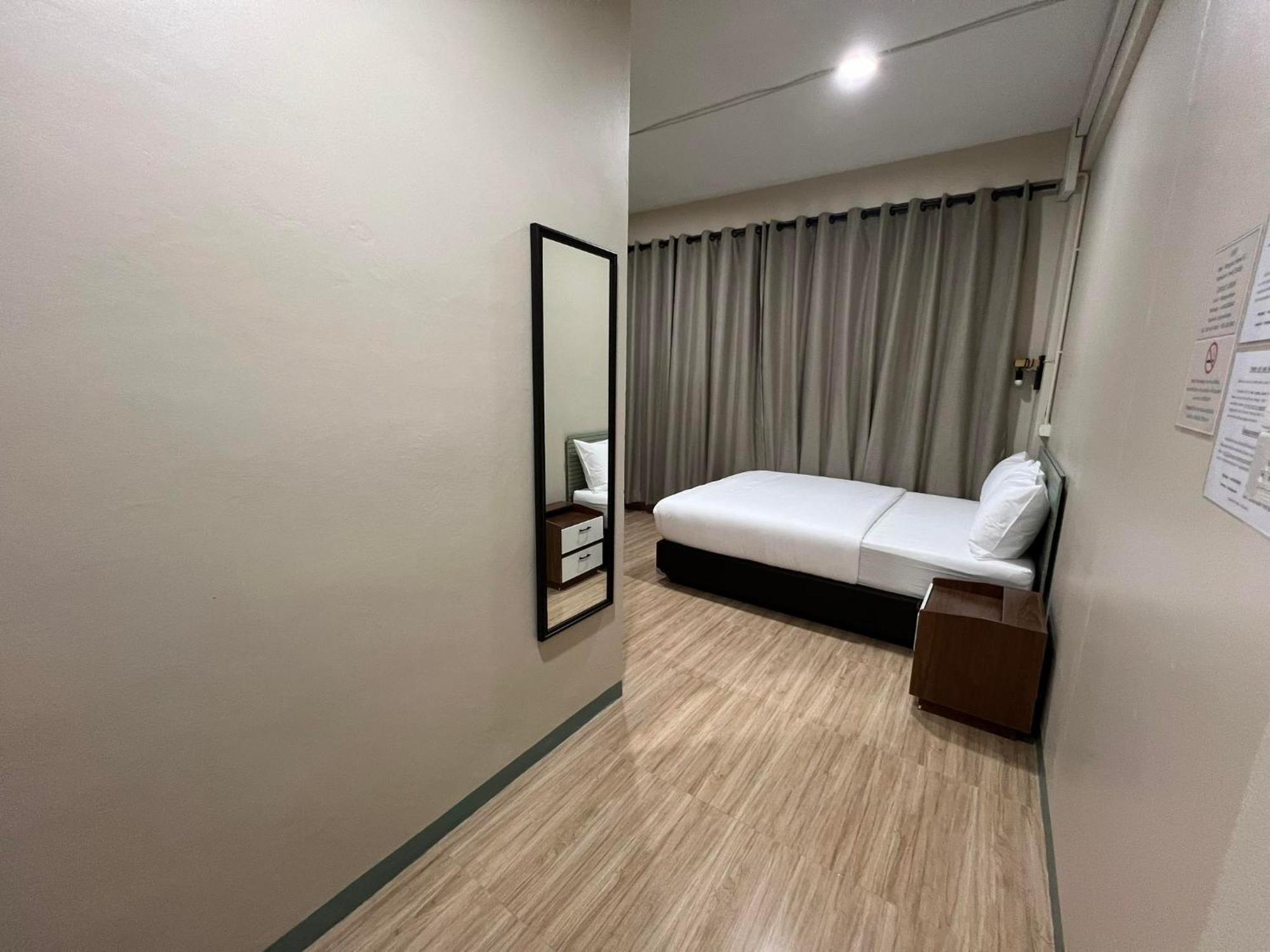 Bangwa House - Mrt Bangwa Station Hotel Bangkok Bagian luar foto